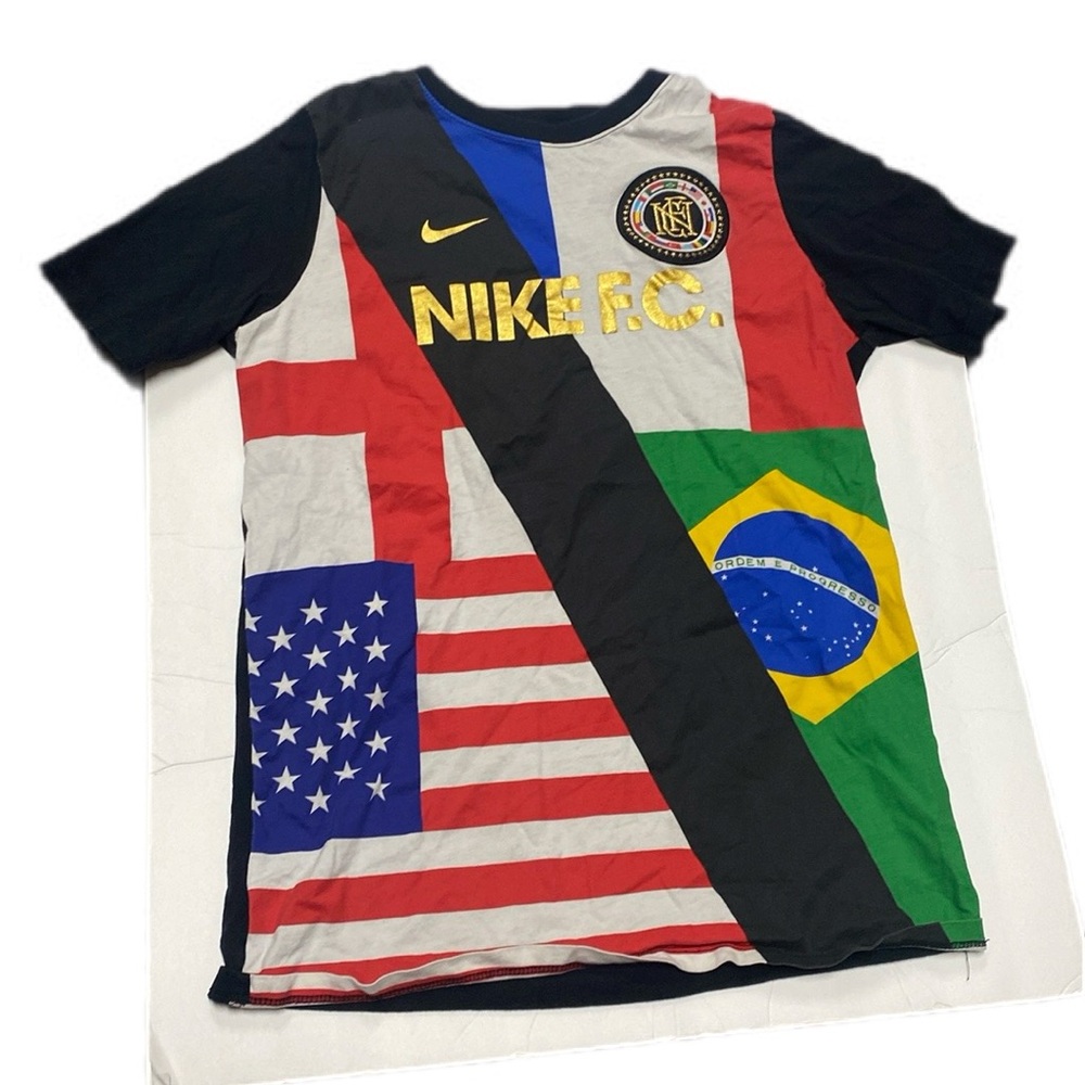 Nike Boys Swoosh Tee Flag World Cup Size XL Shirt Top Short Sleeve soccer